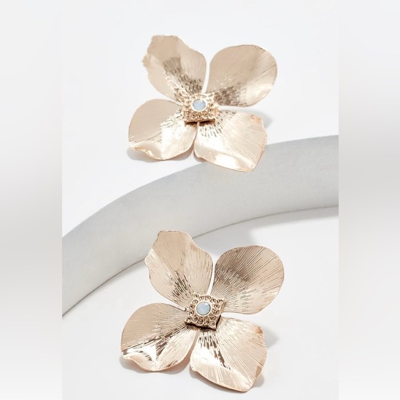 SHASHI Gold Blossom Post Earrings NEW - Picture 1 of 5